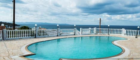 Talo, useita sänkyjä | Uima-allas | Ulkouima-allas