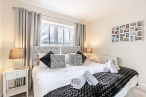 4 bedrooms, iron/ironing board, travel crib, free WiFi