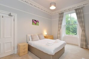 3 Schlafzimmer, Bügeleisen/Bügelbrett, Bettwäsche