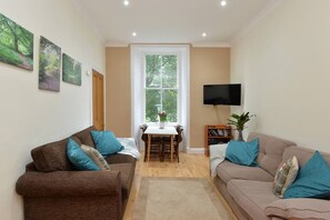 Living area - Home by The Meadows, close to City Centre (Edinburgh)