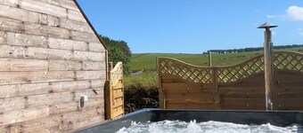 Bramble Cottage -  a rural that sleeps 4 guests  in 2 bedrooms