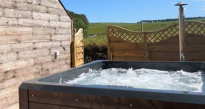 Bramble Cottage - a rural that sleeps 4 guests in 2 bedrooms