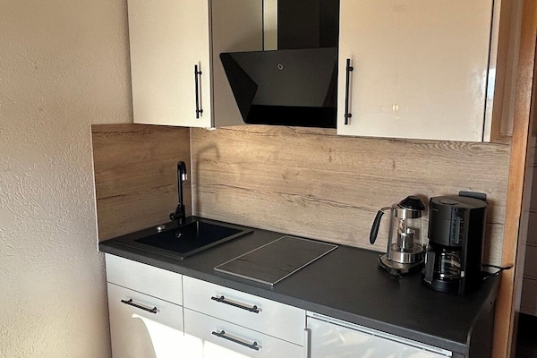 Frigorifero, microonde, piano cottura, macchina per tè/caffè