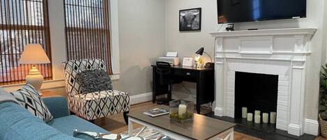 TV, caminetto, videogiochi