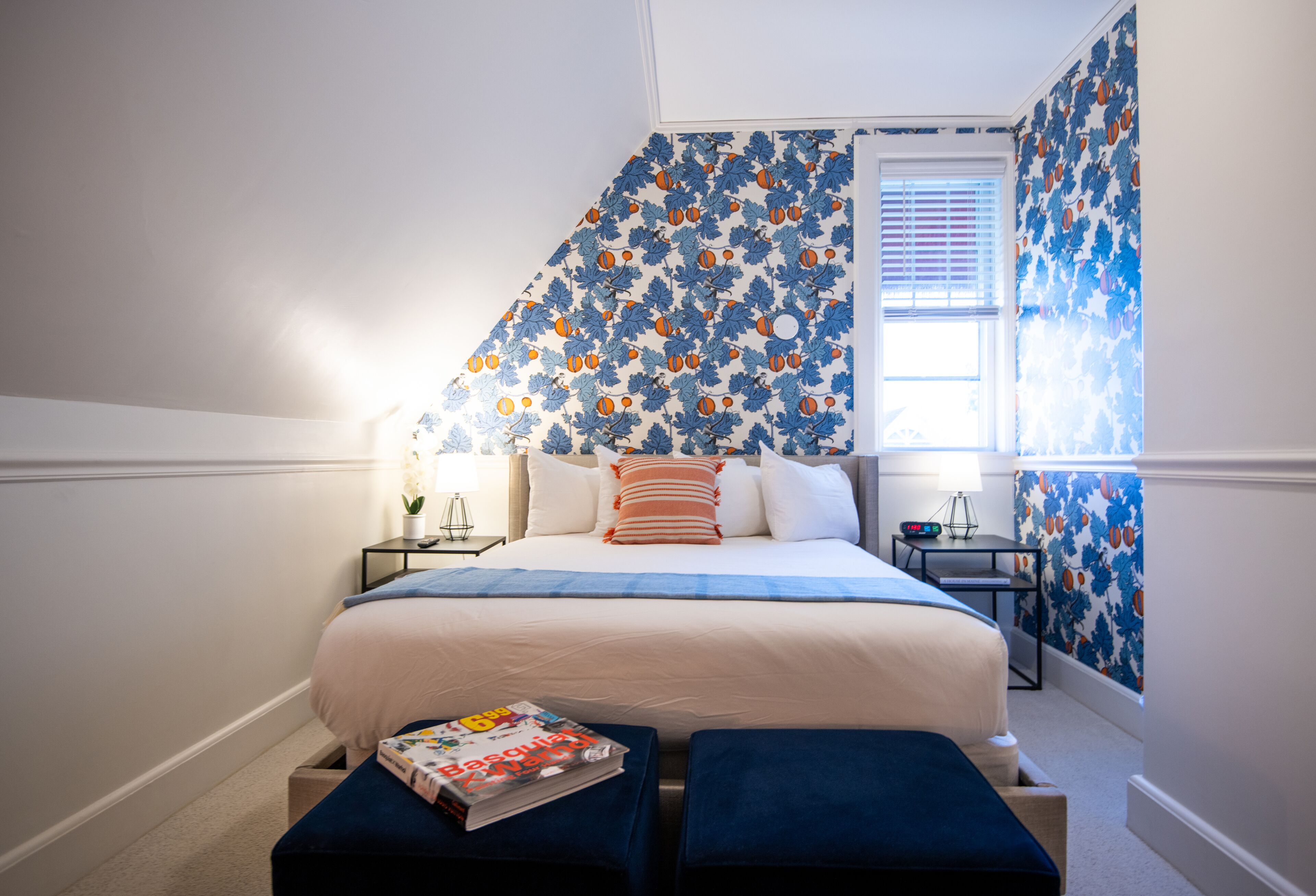 deluxe room, 1 queen bed | free wifi, bed sheets