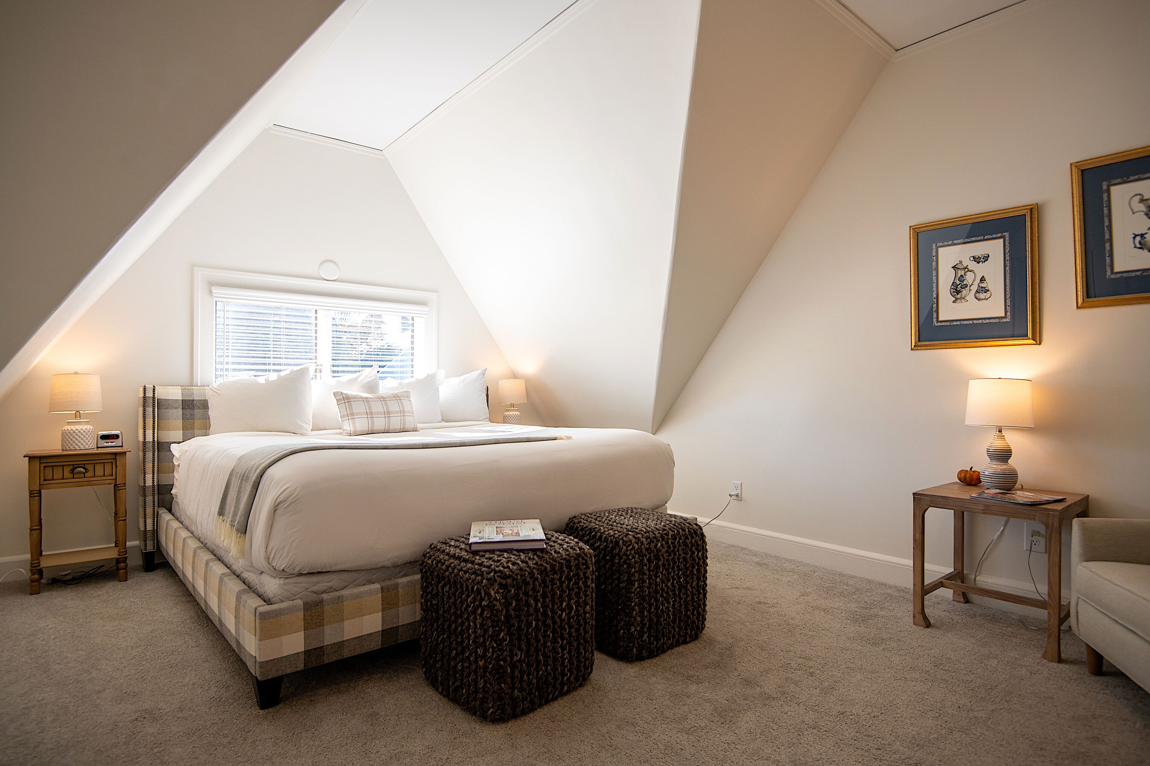 deluxe room, 1 king bed | free wifi, bed sheets