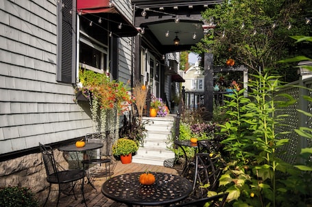 Terrace/patio. Hearthside Inn