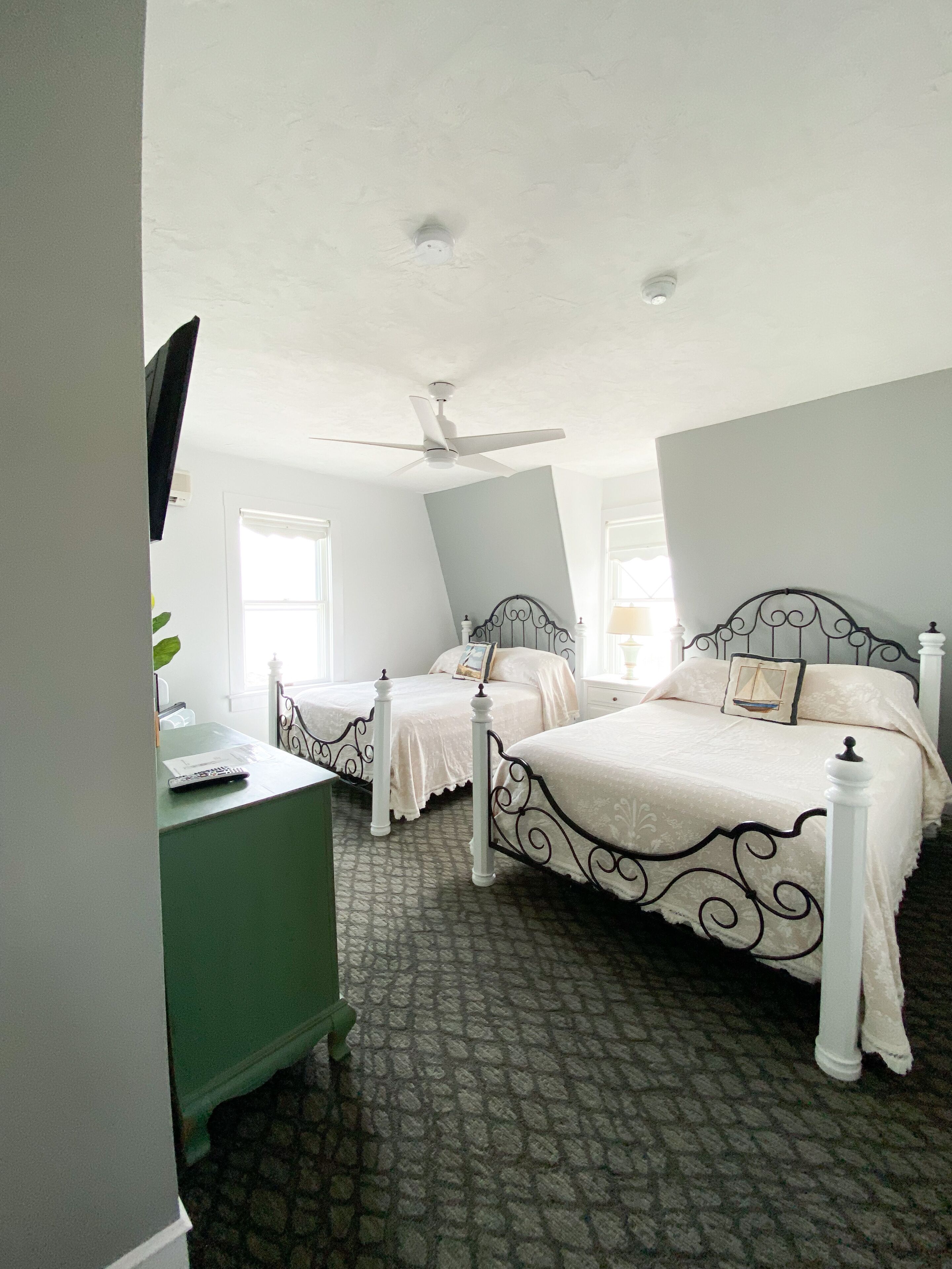 By the Sea Guests Bed and Breakfast and Suites - Room 203
