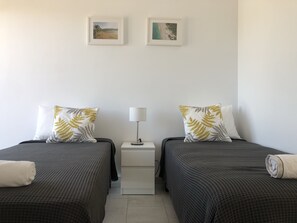 5 slaapkamers, een bureau, geluiddichte muren