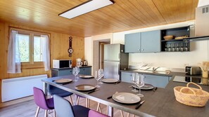 Kjøleskap, mikrobølgeovn, ovn og oppvaskmaskin