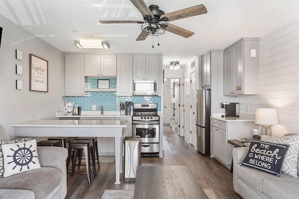 Welcome to a newly renovated Sea Cabin, #208C, 1300 Ocean Blvd., Isle of Palms, South Carolina