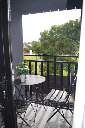 Balcony view - Booking Urban - Halstead (Halstead)