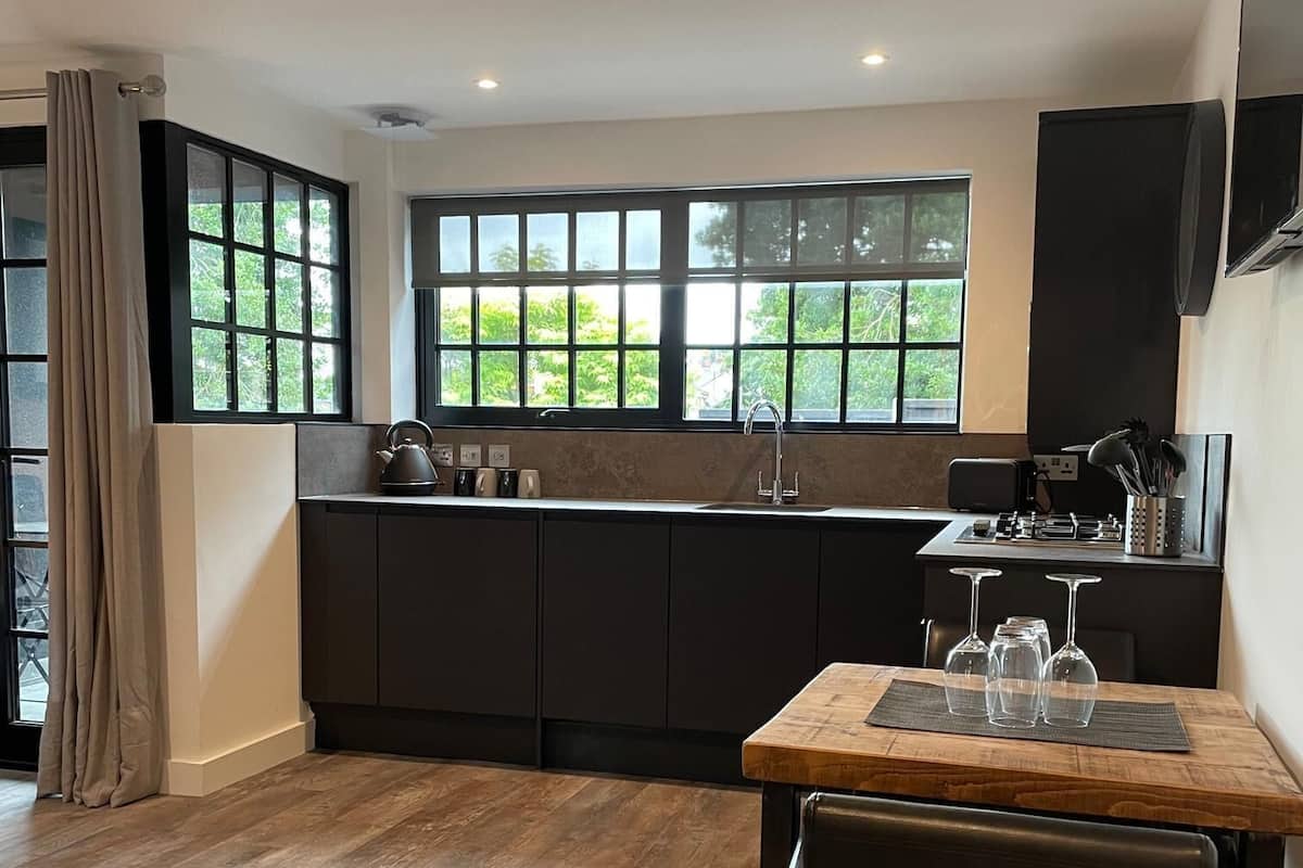 Deluxe Studio, Ensuite | Shared kitchen