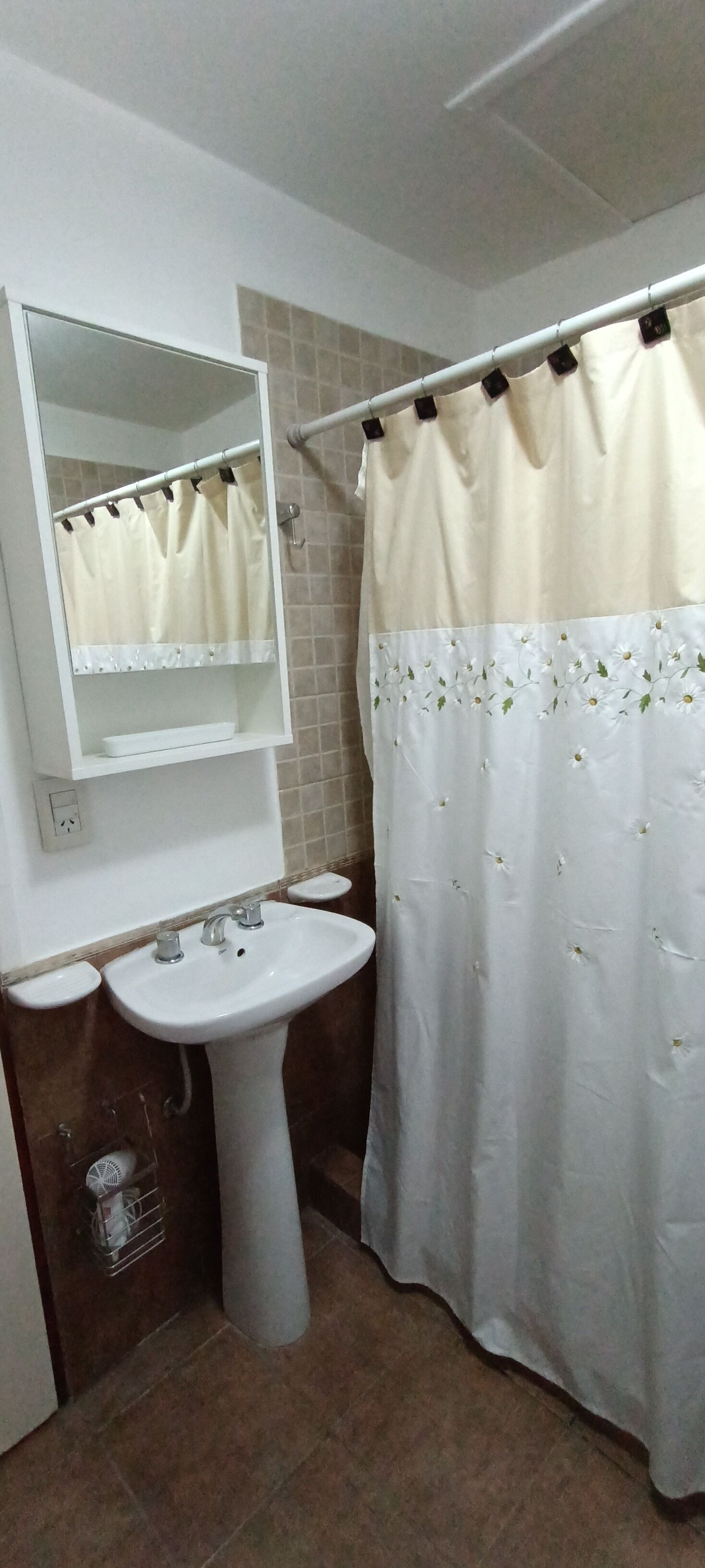 Standard Cabin | Bathroom | Shower, free toiletries, hair dryer, bidet