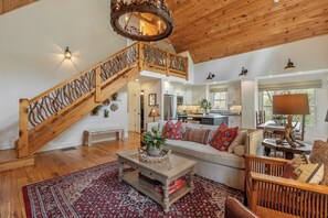 Smart TV, fireplace - Creekwood Cottage: Serene Screen Porch,Gas Fireplaces,Pond Access | Pet Friendly (Highlands)