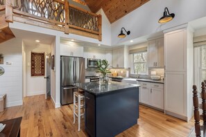 Fridge, microwave, oven, dishwasher - Creekwood Cottage - Highlands NC (Highlands)