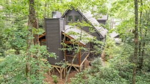 Exterior - Creekwood Cottage: Serene Screen Porch,Gas Fireplaces,Pond Access | Pet Friendly (Highlands)