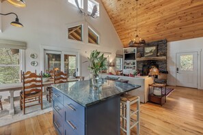 Interior - Creekwood Cottage - Highlands NC (Highlands)