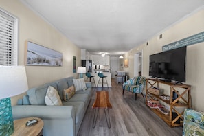 TV - Ocean Forest Villas 313B- Beautiful Condo in Myrtle Beach (Myrtle Beach)