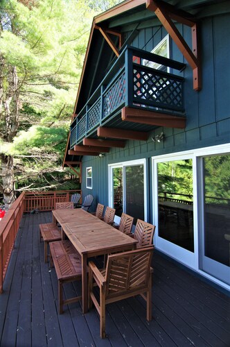 Lake side Chalet Brant Lake w/ outdoor Hot Tub
