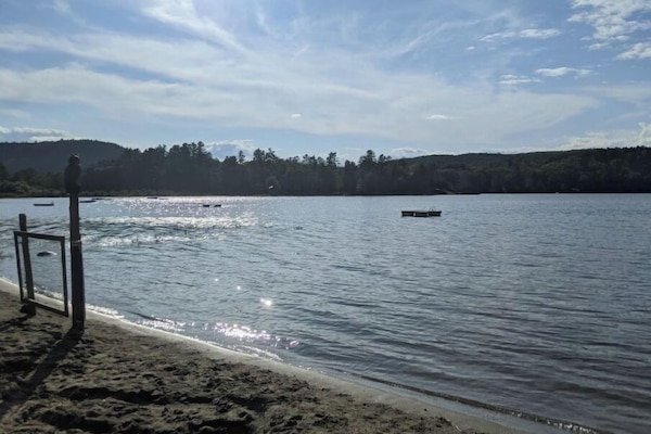 Plage à proximité, chaises longues