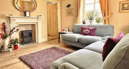 CROWS HALL IS AN IDYLLIC RETREAT IN BEAUTIFUL COUNTRYSIDE AN HOUR FROM LONDON.