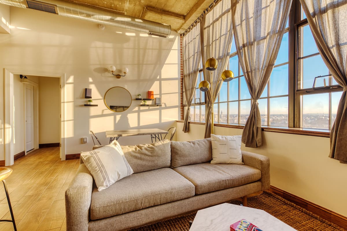 Penthouse, 1 Bedroom | Living area | 45-inch TV with digital channels