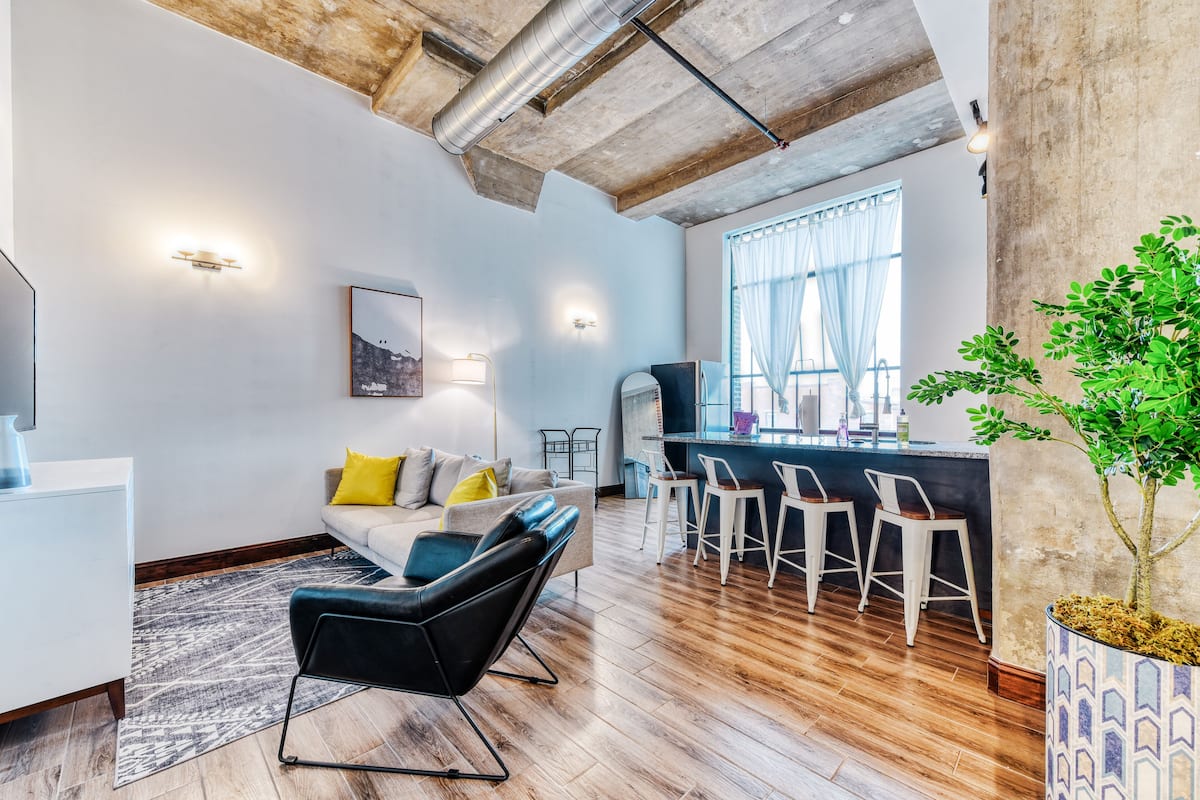 Apartment, 2 Bedrooms, 2 Bathrooms | Living area | 45-inch TV with digital channels