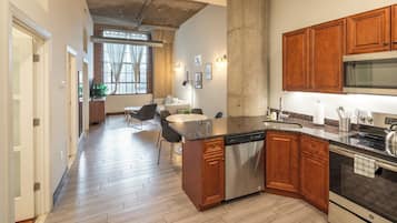 Apartment, 2 Bedrooms, 2 Bathrooms | Private kitchen | Microwave, stovetop, coffee/tea maker, electric kettle