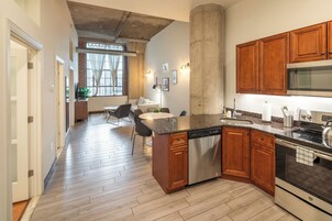 Apartment, 2 Bedrooms, 2 Bathrooms | Private kitchen | Microwave, stovetop, coffee/tea maker, electric kettle