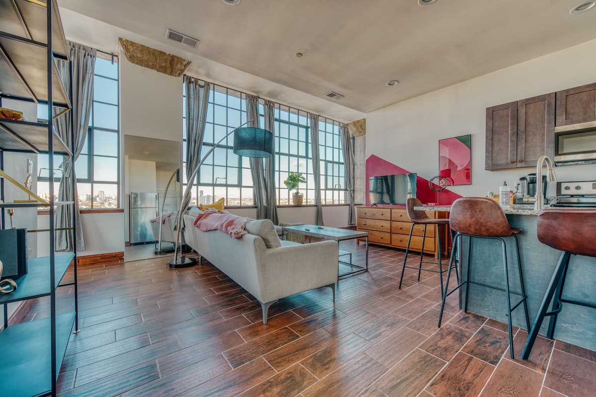 Penthouse, 2 Bedrooms, Balcony | Living area | 45-inch TV with digital channels