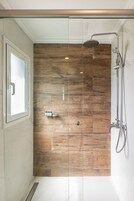 Suite familiar | Baño | Ducha y cabezal de ducha tipo lluvia
