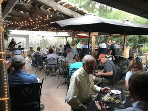 Outdoor dining - Cozy Cabin with StunningMountainViews near Resort (Angel Fire)