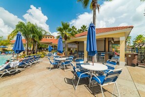 Outdoor dining - Vibrant Terra Verde Resort townhome (Kissimmee)