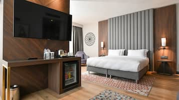 Minibar, in-room safe, desk, laptop workspace