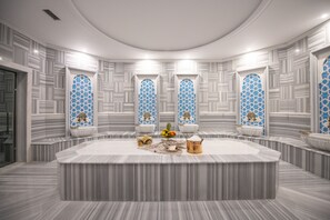Ruang perawatan pasangan, sauna, ruang uap, dan pemandian Turki/hammam