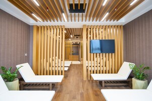 Salas de tratamiento para parejas, un sauna, baño turco