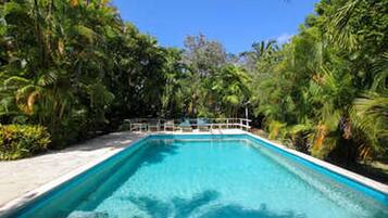 Kolam renang outdoor