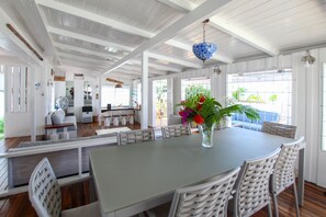 Casa, 4 dormitoris | Servei de restauració