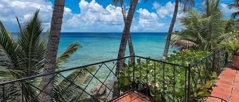 Villa, 3 chambres | Balcon