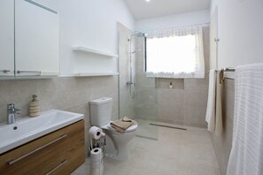Villa, 3 chambres | Salle de bain | Serviettes fournies