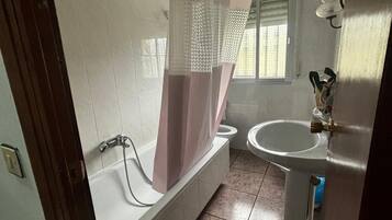 Bathtub, bidet