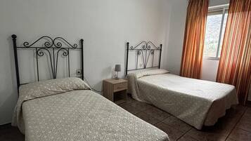 5 bedrooms, bed sheets