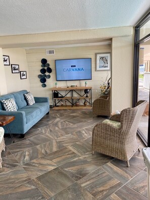 Smart TV - Top Floor Waterfront Condo Pier, Pool Pet Friendly (Rockport)