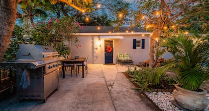 Cozy 2BR Cottage in West Palm Beach!