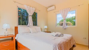 Deluxe Villa | 3 bedrooms, iron/ironing board, bed sheets - Casa Linda 928 (Cabarete)