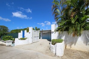 Villa, 3 Bedrooms | Property grounds