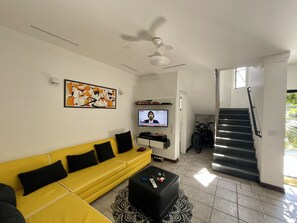 TV - House in a gated community in Juquehy 11 (SP)
