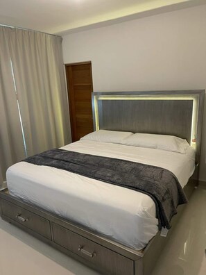 2 chambres, fer et planche à repasser, Wi-Fi, draps fournis