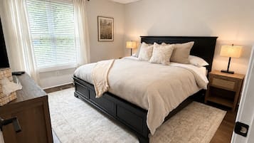 4 bedrooms, iron/ironing board, WiFi (free), bed sheets